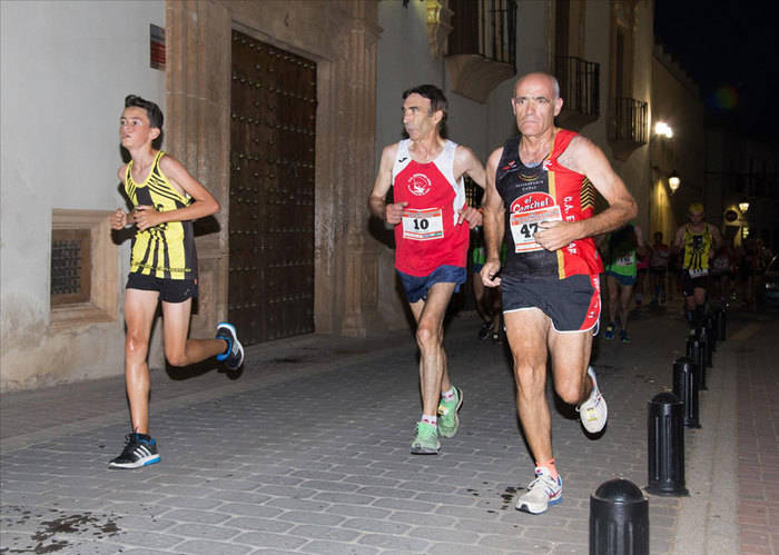 Saúl Ordoño y Gema Fernández ganan en la carrera popular nocturna de San Clemente 