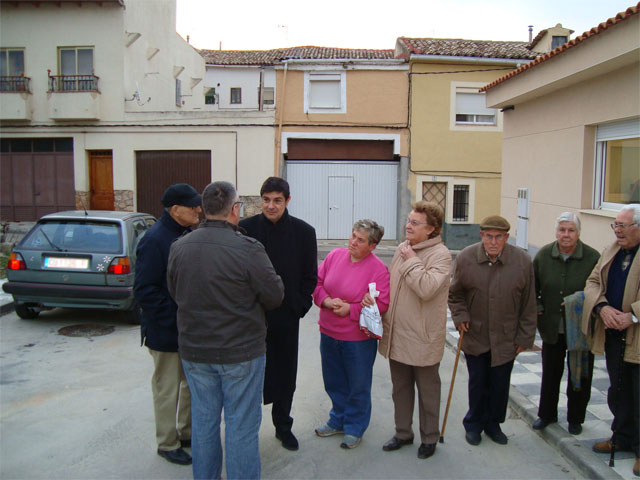 Ávila conoce las quejas de los vecinos de Buenavista a la ejecución del proyecto de adecuación del barrio