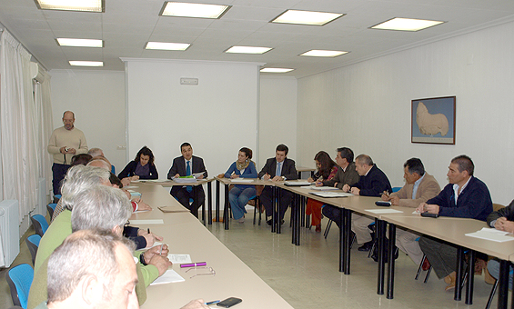 Martínez Arroyo participó hoy en la Comisión Regional del Ajo celebrada en Las Pedroñeras 