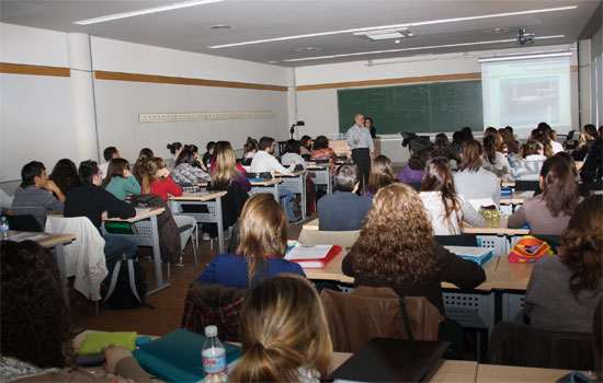 Los alumnos de enfermería profundizan en el contenido de la Ley de garantías de Castilla-La Mancha