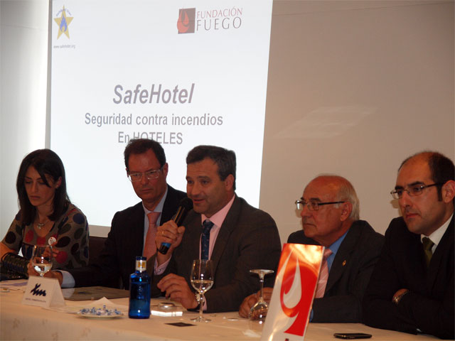 Pulido felicita al Hotel Torremangana por obtener el certificado “Safehotel” concedido por la Fundación Fuego
