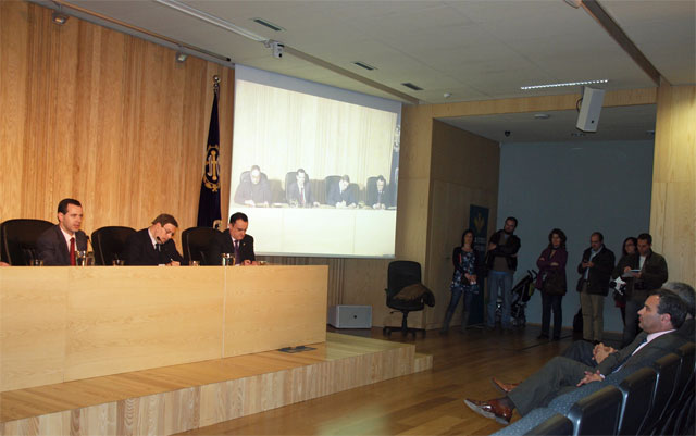 El alcalde de Cuenca asiste a la presentación de las publicaciones de la Junta de Cofradías de la Semana Santa