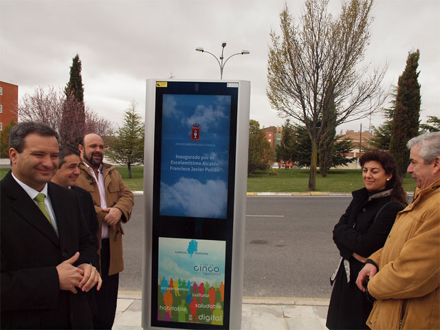El acalde de Cuenca inaugurada las 22 nuevas telemarquesinas de gestión de contenidos dinámicos
