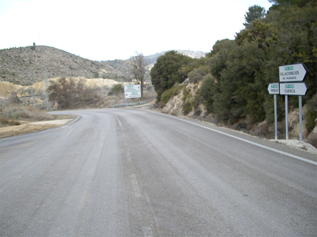 La Consejería de Fomento renueva la señalización de nueve carreteras de la provincia