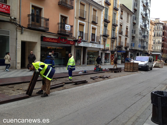 El PP cifra en más de 30.000 euros el coste de quitar y poner las tablas de Carretería