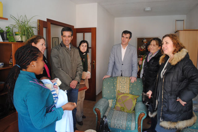 Valmaña subraya la importancia de apoyar a las jóvenes embarazadas en situación de vulnerabilidad