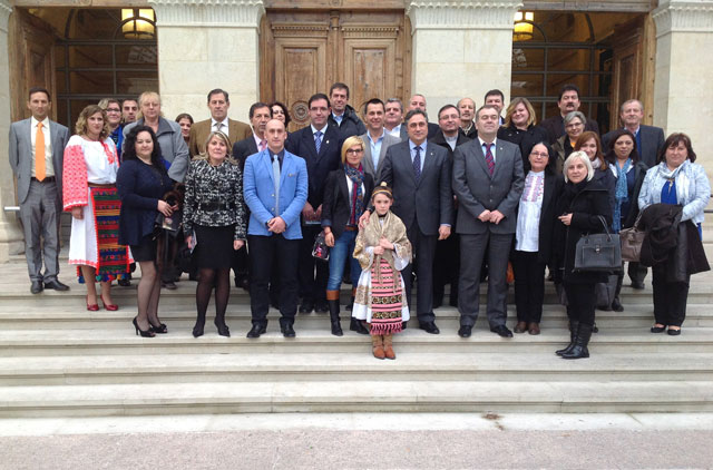 Prieto recibe en la Diputación al ministro rumano para la Diáspora Bogdan Stanoevici