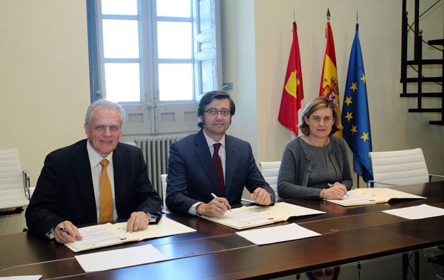 La Consejería de Hacienda firma un convenio con el Consejo General del Notariado para facilitar los trámites tributarios