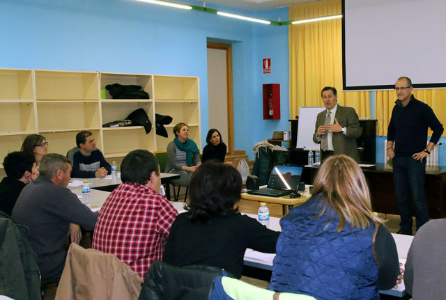 Sanidad y Asuntos Sociales y Acofam imparten un curso de formación a seis nuevas familias acogedoras de Cuenca
