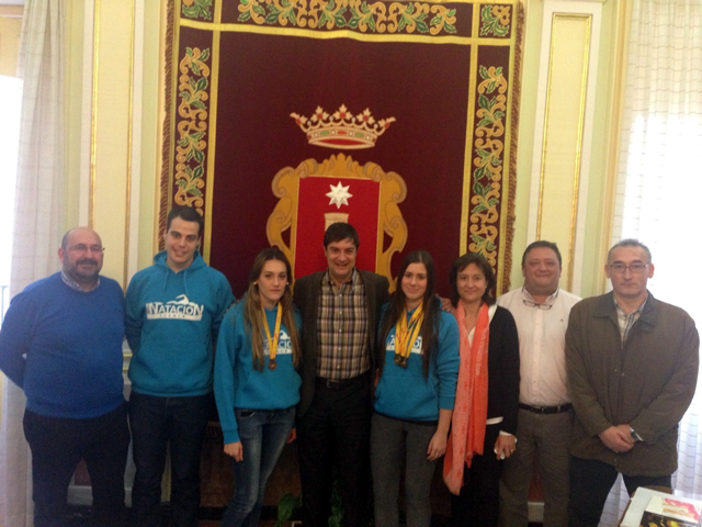 Ávila recibe a las dos conquenses que ganaron cuatro medallas en el Campeonato de España Master de Natación 