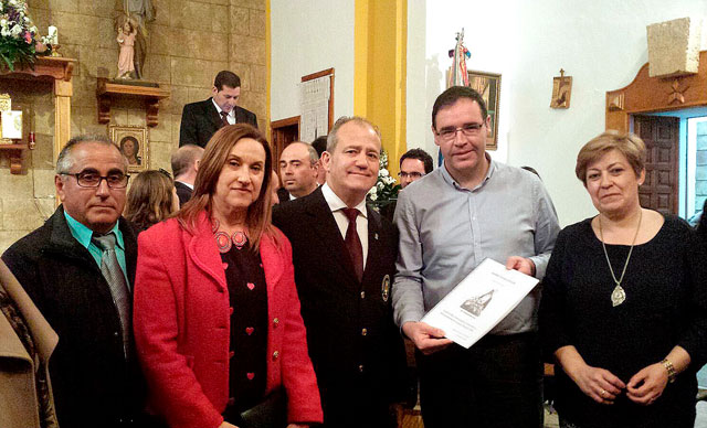 Prieto asiste en el Herrumblar al estreno del himno de San Julián en el concierto del sábado de gloria