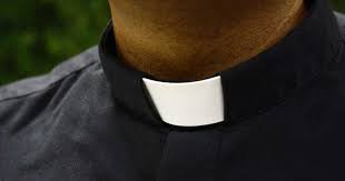 Sacerdote denunciado de abusos sexuales dice desconocer hechos que le imputan