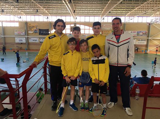 El alumnado de Badminton de las Escuelas Deportivas de Mota participa en los campeonatos regionales