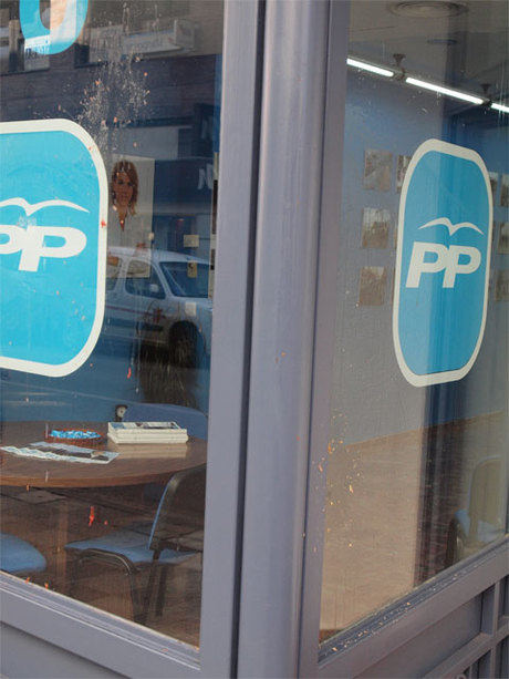 La Oficina del Candidato del PP sufre un acto vandálico