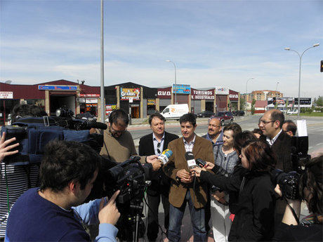 Ávila se compromete a buscar una solución a los problemas del carril bici, de la mano de los vecinos