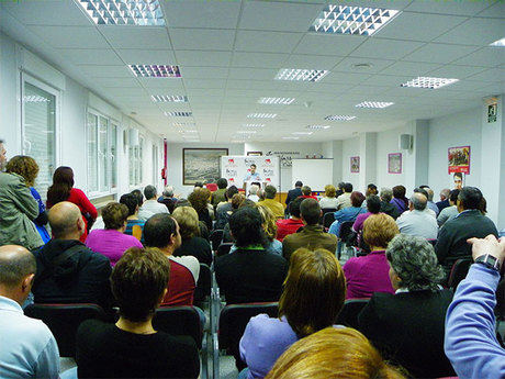 Lleno absoluto en el acto público de IU Mota del Cuervo