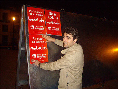 IU Mota lleva a cabo su pegada de carteles