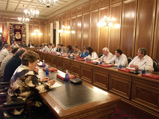 El pleno de la Diputación aprueba de forma definitiva la cuenta general de 2010 con un superávit de 3 millones de euros