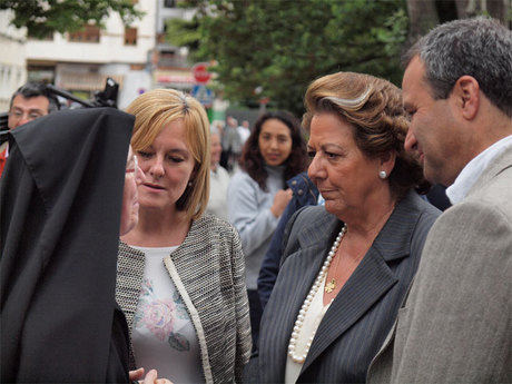 Pulido y Barberá reciben el cariño de los conquenses en el mercado municipal