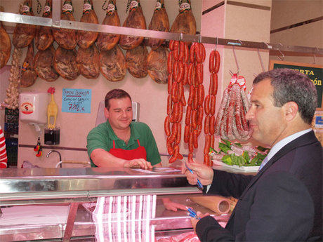 Pulido recuerda a los mayores que el 22 de mayo se elige entre el partido del paro y que congela las pensiones o el partido que crea empleo, el PP