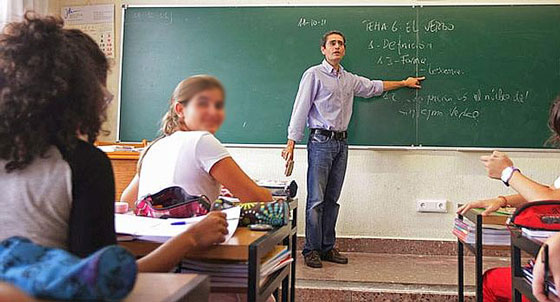 Educación prorroga las listas de interinos y garantiza su presencia en los centros educativos