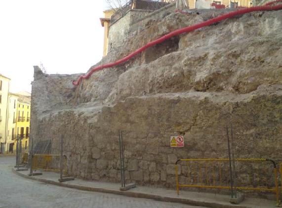 La RACAL aboga por que el lienzo derruido del muro de Alfonso VIII  sea reconstruido tal como era 