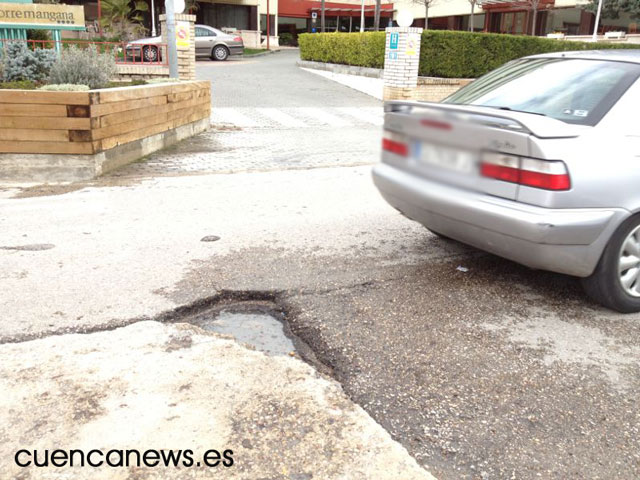 El Grupo Popular en el Ayuntamiento denuncia el gran numero de baches que hay en la ciudad