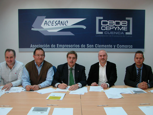 Convenio de GlobalCaja y ACESANC, en apoyo al sector empresarial de san clemente y comarca