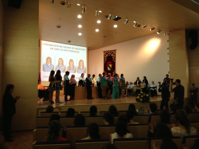 Graduada la primera promoción de maestros de la Facultad de Educación