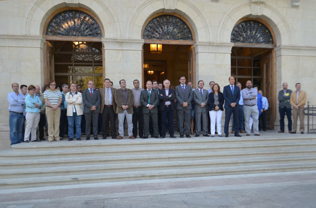 La Diputación Provincial de Cuenca guarda un minuto de silencio por Isabel Carrasco
