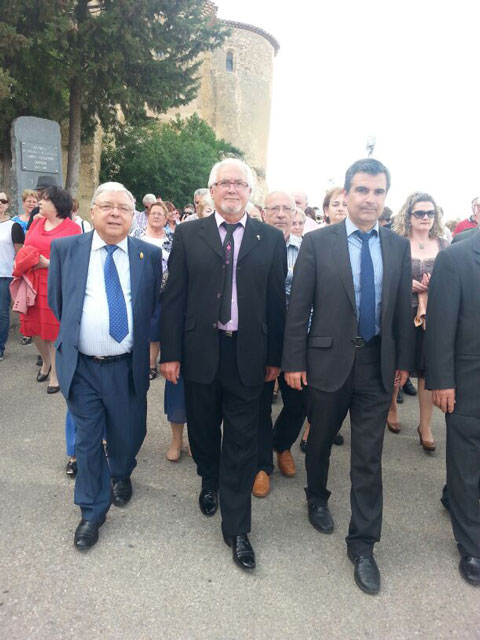 El delegado de la Junta acompaña a la procesión de la Santa Hijuela