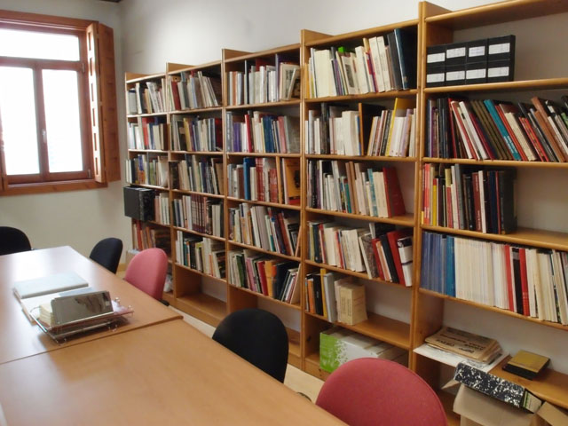 La RACAL presenta en público su biblioteca