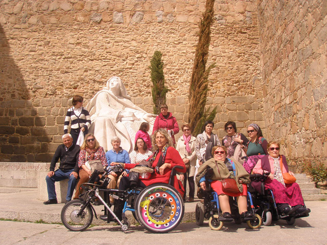 La Asociación de Discapacitados Físicos de Cuenca en busca de las huellas de Santa Teresa 