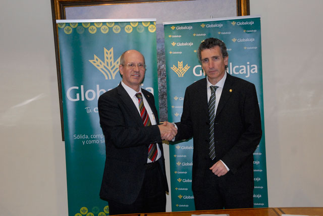 Firma entre Globalcaja y el consejo de Colegios Profesionales de Veterinarios de la región