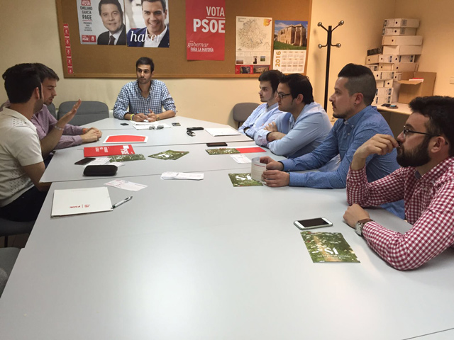 Voces del PSOE de Cuenca apoyan a Sánchez y cuestionan las dimisiones