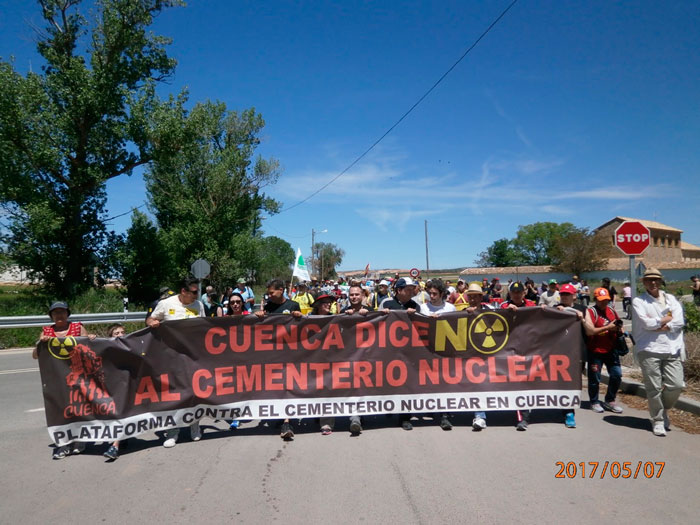 Entre 300 y 500 personas participan en la marcha contra el ATC de Villar de Cañas