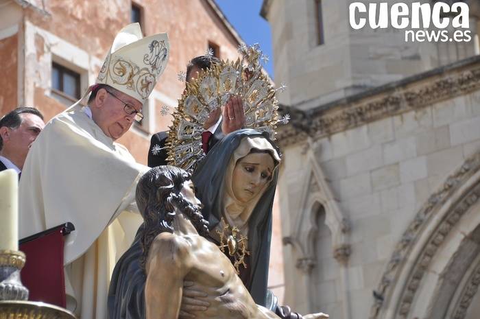 Más de 3.000 fieles arropan a la Virgen de las Angustias en su Coronación Canónica