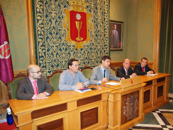 Ayuntamiento y comerciantes acuerdan eliminar el aparcamiento en Carretería