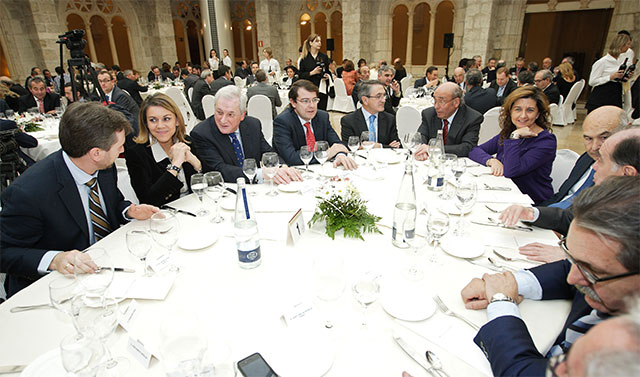 Cospedal dice que Rajoy tiene en la cabeza cuatro cuestiones fundamentales: “Europa, nuestro déficit y las reformas laboral y del sistema financiero”