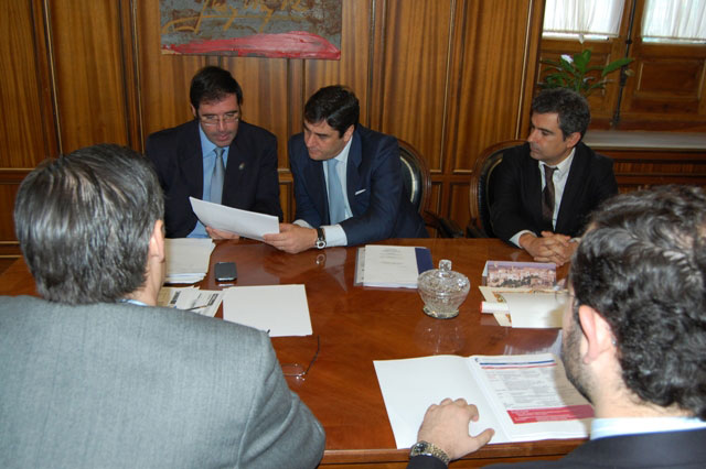 Prieto y Echaniz analizan la deuda de la Consejería de Sanidad con la Diputación y los Ayuntamientos 