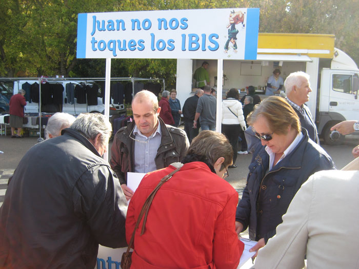 El PP recoge más de 500 firmas en contra de la subida de impuestos de Ávila en menos de dos horas 