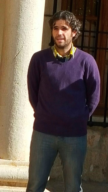 El candidato al congreso por Cuenca, Jacobo Medianero, participa en las concentraciones y pide “el fin de toda violencia en todo el mundo.”