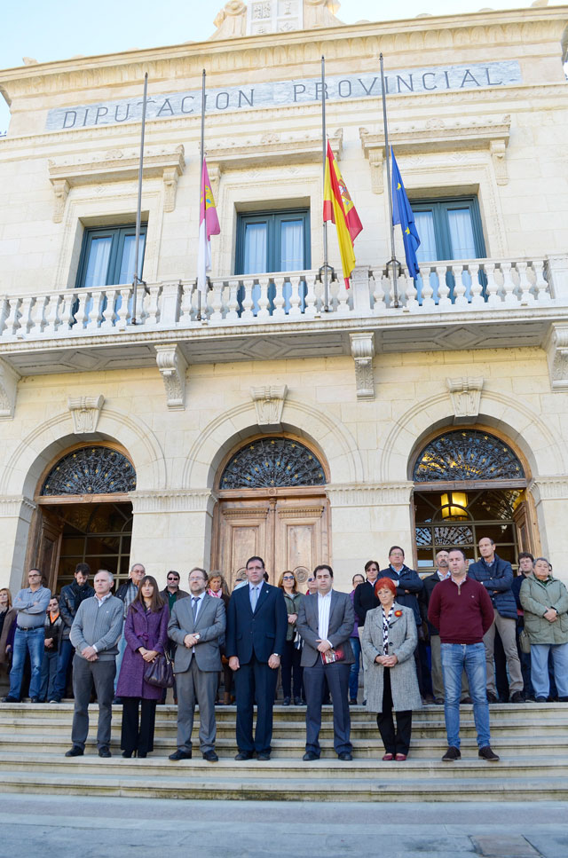 Rechazo unánime en la Diputación a la cadena de atentados de París