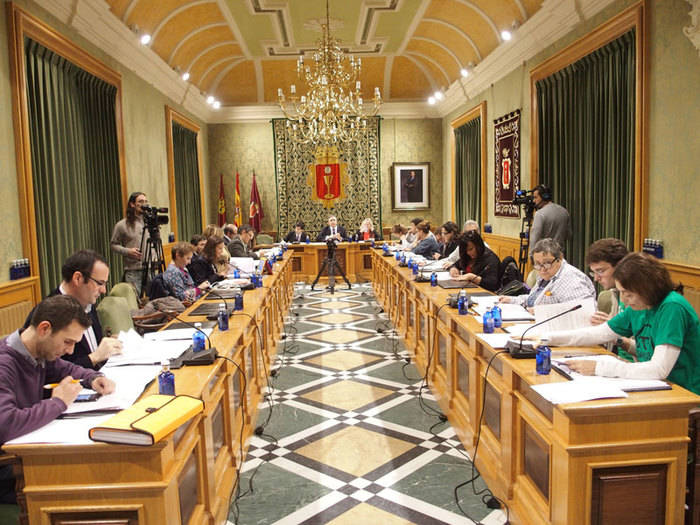 Para el PP, “el Grupo Municipal IU pretende de nuevo arrogarse atribuciones que no son del Pleno”