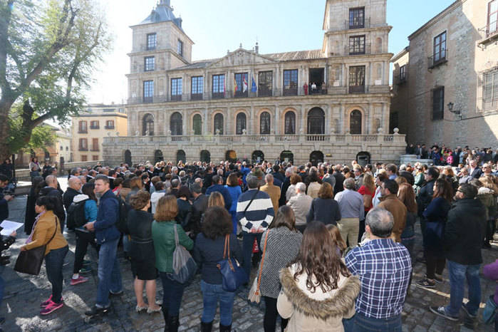 La ciudad de Toledo muestra su solidaridad con el pueblo francés y su repulsa por los atentados terroristas de París