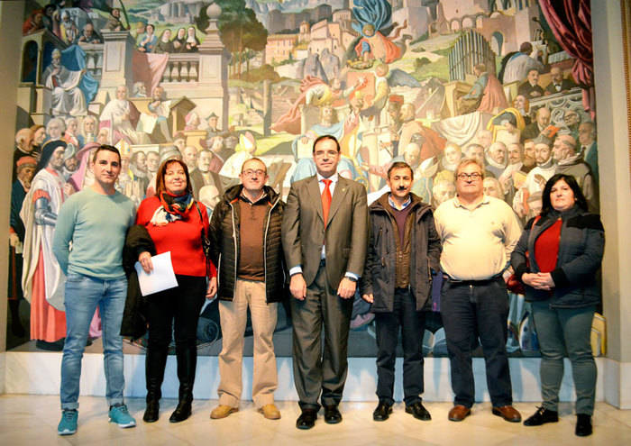 Prieto aplaude la presencia de la Hermandad de La Santa Cena de Cuenca en el Encuentro Nacional de Valladolid