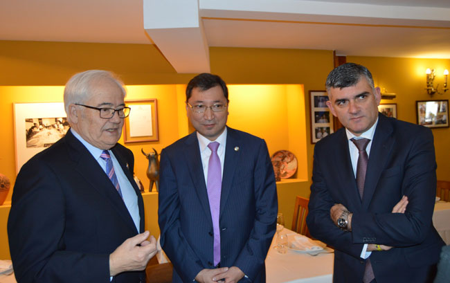 La Junta felicita a la República de Kazajistán por la concesión del premio “Ciervo de Oro” del Restaurante San Nicolás de Cuenca 