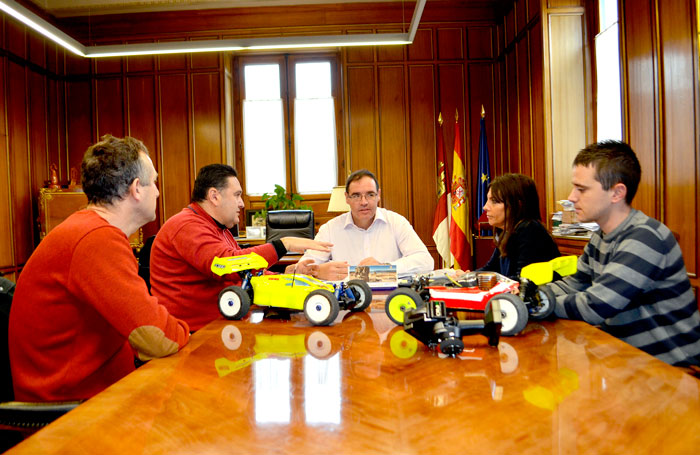 Diputación ayudará a los aficionados al radiocontrol a que nuestra provincia disponga de un circuito de coches 