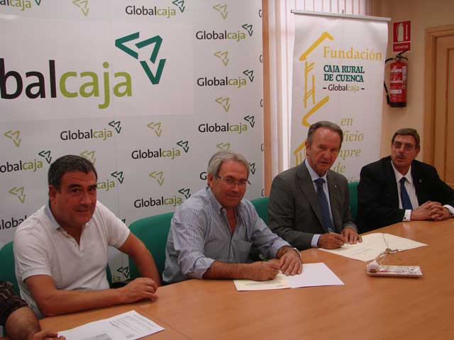 GlobalCaja y la Cooperativa San Isidro El Santo de Las Pedroñeras dotaran de mayor calidad al ajo morado