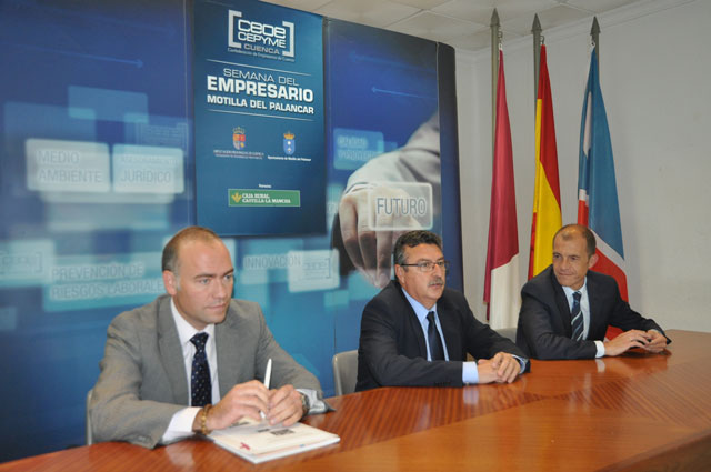 El director del IPEX asesoró en internacionalización a las empresas de Motilla del Palancar y comarca